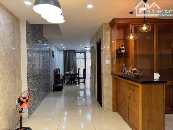Nhà đẹp khu bên sông, 4 tầng, nội thất xịn, có thang máy, 4pn 5wc