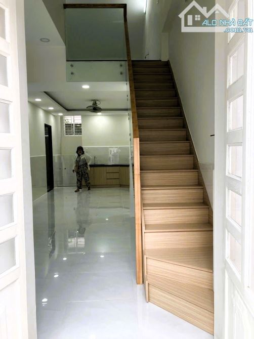 Cho thuê nhà riêng 96m2 Trường Thọ, 2PN, gác lửng, hẻm xe hơi