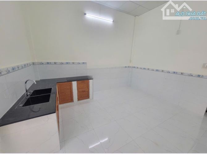 CHO THUÊ NHÀ MỚI XÂY KHU VCN PHƯỚC LONG DT 130 CÓ SÂN ĐẬU OTO GIÁ THUÊ 8 TRIỆU/ TH,