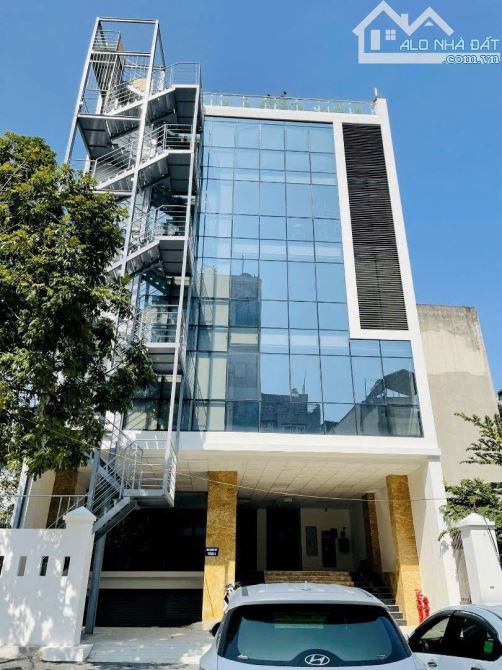 Cho thuê nhà MP Quang Trung. DT 150m2, 7 tầng 1 Hầm, thang máy, đh âm trần. PCCC chuẩn
