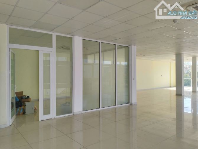VĂN PHÒNG cho thuê mặt tiền đường NGÔ GIA TỰ