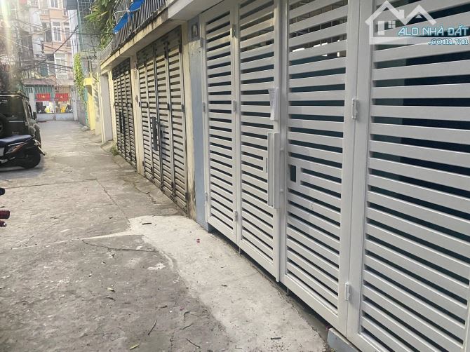 Cho thuê nhà ngõ 102 văn chương, oto, ở ngay, 48m, 5 ngủ. Giá 15tr