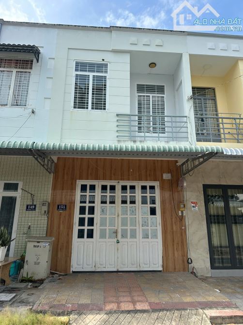 Cho thuê nhà B2 Hưng Phú, 2 phòng ngủ, 2 máy lạnh, gần siêu thị, chợ, trường học, Đông Nam