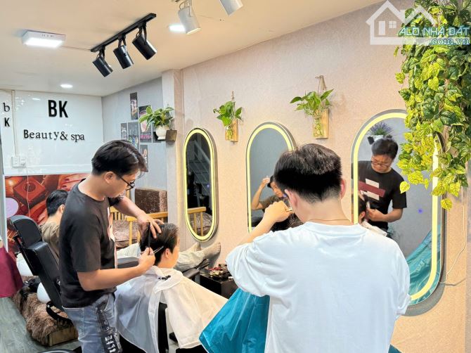 Cho thuê căn góc 2 MT Hẻm Lớn Bùi Viện 4 lầu giá 15 triệu