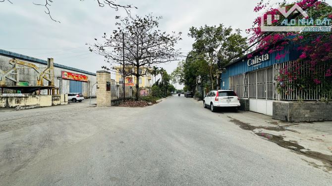 Cho thuê mặt bằng rộng 1.800m2 tuyến 2 đường 5 mới, gần ngã 4 Hồng Bàng