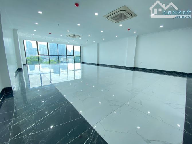 Cho thuê văn phòng view đẹp Nguyễn Khánh Toàn 75m² giá 15 triệu/tháng