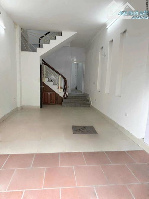 Cho thuê nhà ở ngõ 259 Yên Hòa, Cầu Giấy 35m x 4T giá 18 triệu Ô TÔ TRÁNH - KD