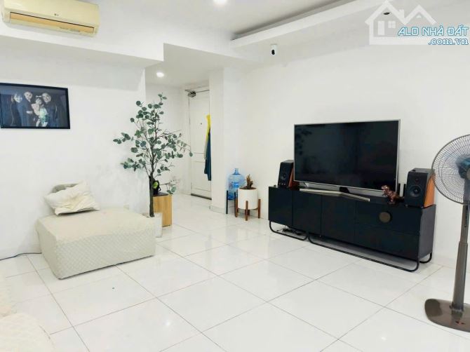 Căn góc, C/c Ruby Garden, Nguyễn Sỹ Sách, 120m2, 3PN, 3WC, 13tr/th.