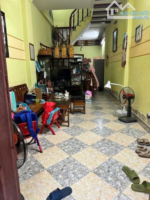 Cho thuê nhà Ngõ 279, Đường Hoàng Mai, Phường Hoàng Văn Thụ, Hoàng Maii dt 43m2 x 5 tầng
