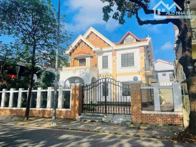 CHO THUÊ VILLA SÂN VƯỜN KIỂU PHÁP MẶT TIỀN KINH DOANH ĐINH TIÊN HOÀNG