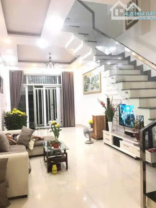 CHO THUÊ NHÀ HẺM XE TẢI ĐINH THỊ THI VẠN PHÚC CITY. 4M x 16M Trệt 2Lau Giá 14TR