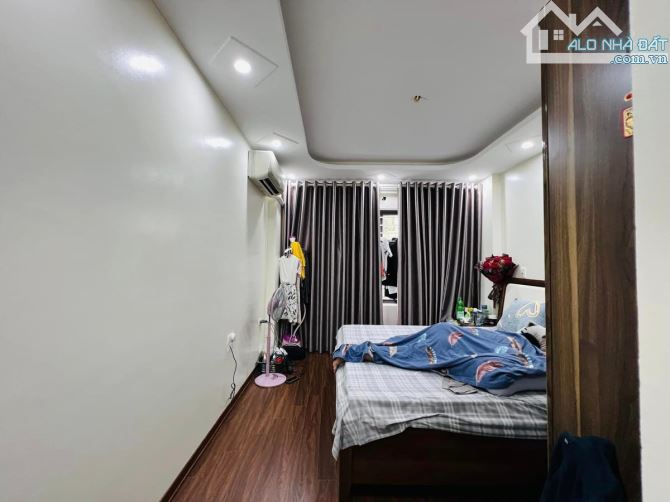 Cho thuê nhà ở Tu Hoàng gần dh Công Nghiệp, 5 tầng, thang máy, oto đỗ cửa.