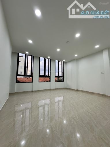 Cho thuê nhà liền kề cuối đường Trịnh Văn Bô, 5 tầng, thang máy, oto đỗ tránh.