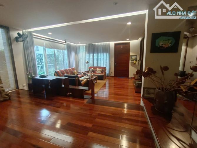Cho thuê biệt thự tại Palm Garden Việt Hưng 220m 4pn 3wc full đồ nhập khẩu.