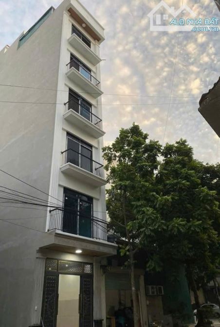 CHO THUÊ NHÀ 7 TẦNG THANG MÁY – LK CỔNG ĐỒNG LA KHÊ – 50M² – 27 TRIỆU/THÁNG