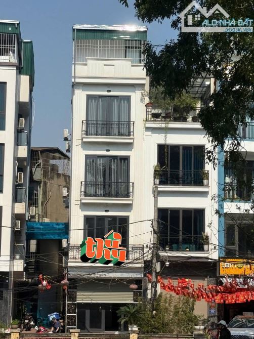 Nhà Thang máy Mậu Lương, ô tô đỗ cửa