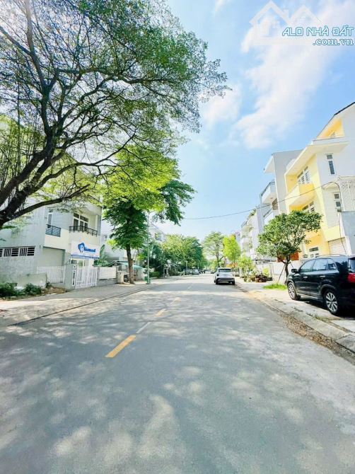 Cho thuê biệt thự liền kề trục chính KDC Gia Hoà