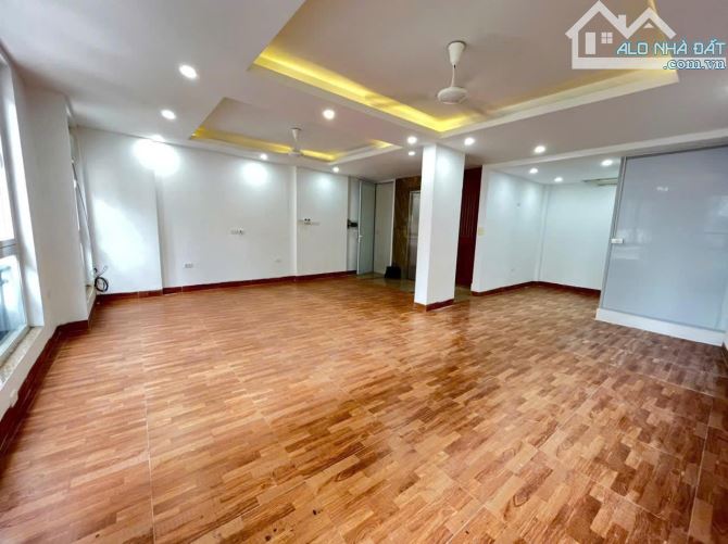 Cho thuê sàn văn phòng Quan Nhân 70 m2 view thoáng như ảnh gía chỉ 10 tr/tháng