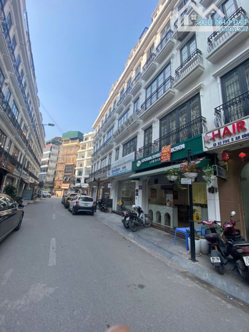 Cho thuê nhà liền kề Five Star Đình Thôn, Mỹ Đình 80 mét, 3 tầng thang máy
