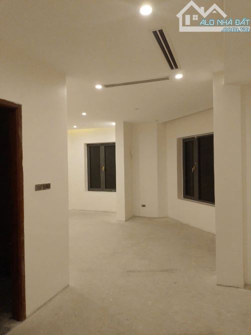 Cho thuê mặt bằng kinh doanh Bùi Thiện Ngộ, Việt Hưng - 120m² x 2 sàn, thông sàn - 27 triệ