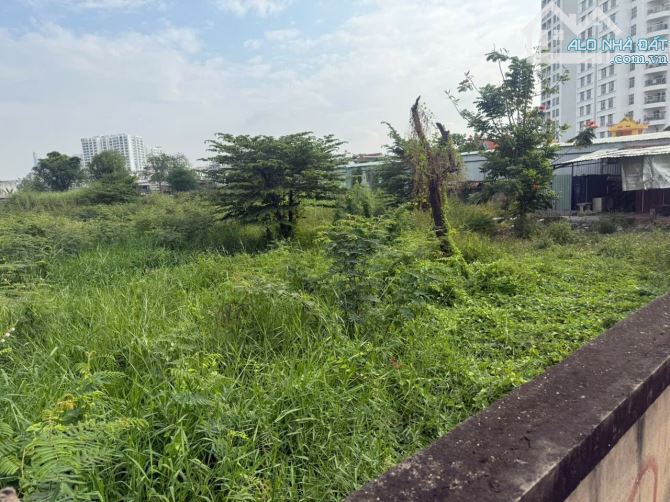 cho thuê đất trống MT đường D4 - khu himlam 3.388m2 giá 170 tr