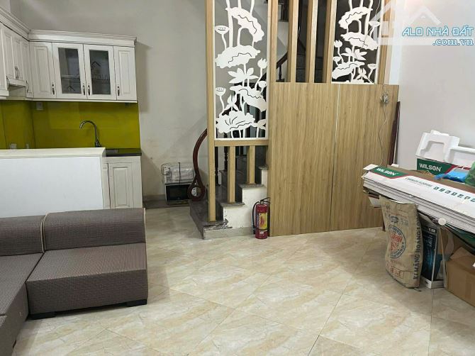 Cần cho thuê nhà 5 tầng đường Vĩnh Tuy giá nhỉnh 10 triệu/tháng