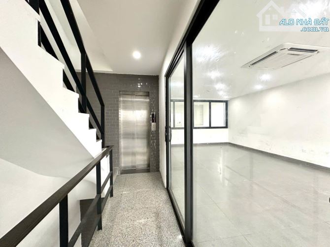 Cho thuê tầng 8 văn phòng Phó Đức Chính giá 13tr, diện tích 70m2, mặt tiền full kính