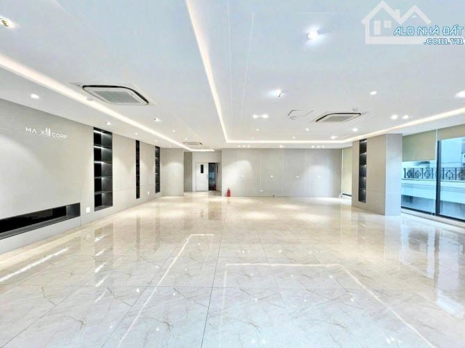 Cho Thuê Văn Phòng Phố Giảng Võ 180m2 Lô Góc 3 Thoáng - Giá 30 Triệu