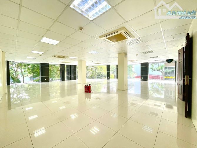[ĐẲNG CẤP MBKD] MẶT BẰNG 190M2 LÔ GÓC 3 MẶT TIỀN FULL KÍNH TẠI TRƯƠNG CÔNG GIAI GIÁ 45TR