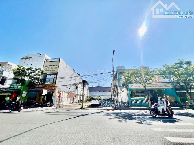 Cho thuê lô đất mặt tiền đường Núi Thành, vị trí rất đẹp