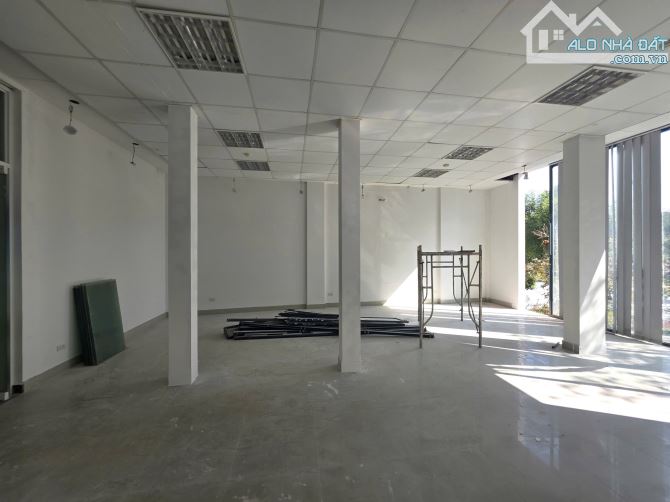 Cho thuê nhà mặt đường phố Trần Hưng Đạo - Hồng Bàng - DT 90m - Mt 8m thông sàn