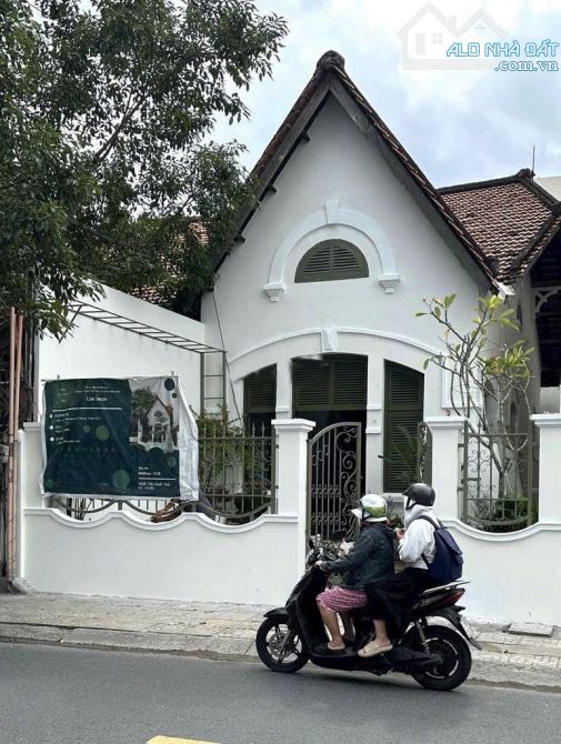 Villa cổ mặt tiền Trần Quốc Toản, Phường Võ Thị Sáu, Quận 3, ( Phường Xuân Hòa )