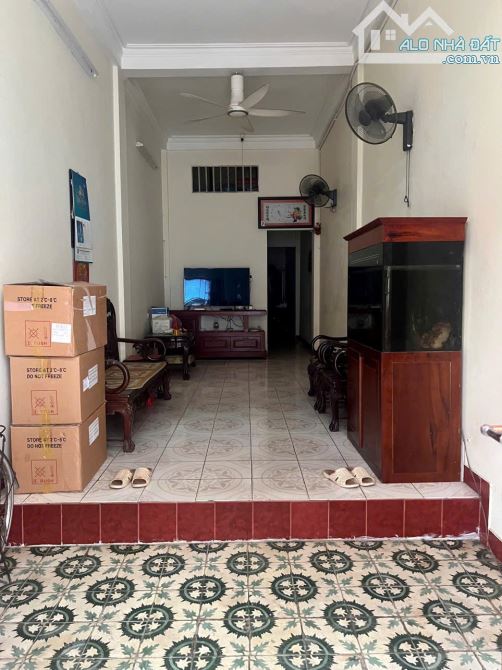 Cho thuê nhà 3 tầng khu Định Công, Hoàng Mai DT 50m 3 tầng 3 PN 1PK