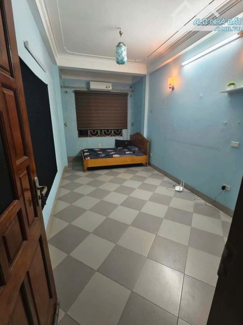 Cho thuê nhà ngõ Minh Khai 50 m2*4 tầng làm Vp cty kết hợp ở gđ, nhóm -Giá 15 triệu