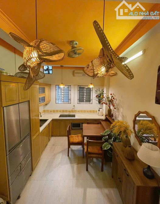Cho thuê nhà Bạch Đằng 29 m x 5 tầng+1 tum - Giá 12 triệu