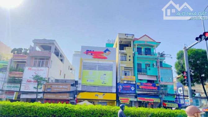 Cho thuê nhà 5 tầng mặt tiền Nguyễn Văn Cừ 18 triệu tiện văn phòng