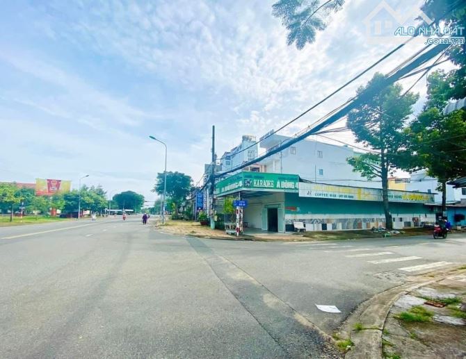 Cho thuê mặt bằng kinh doanh 450m2 góc 2 mặt tiền trung tâm thương mại cái khế