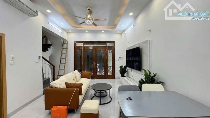 Cho Thuê Nhà 40M² 4 Tầng 4 Ngủ - Full Nội Thất Xịn - Ngõ An Sơn - Đại La - HBT