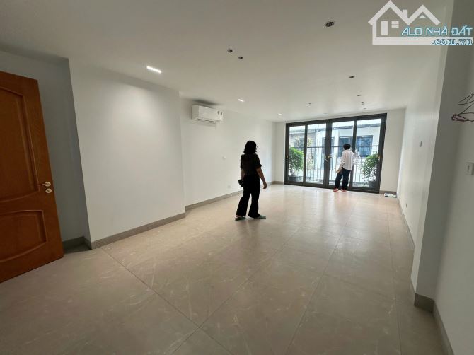 Cho thuê văn phòng Thanh liệt- Thanh Trì, 40 m2/tầng, sàn thông đẹp thoáng giá chỉ 6 tr/th