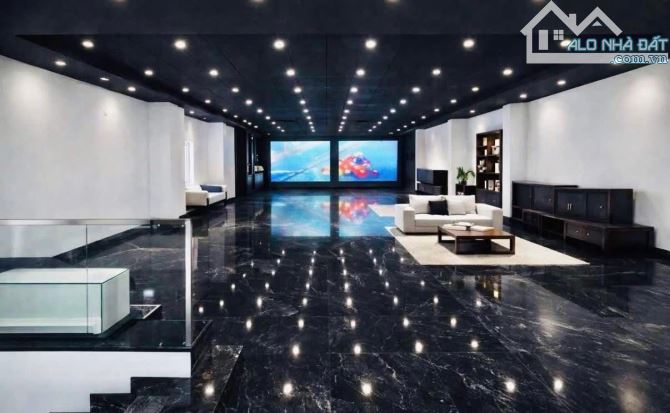 Cần cho thuê nhà mặt tiền Dương Tự Minh sát Hồ Nghinh Sơn Trà ngang 10m dài 18m 4 tầng