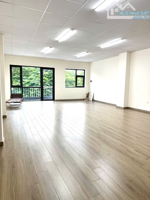 Cho thuê Bthự sân vườn 165m2 x 3 t, tổng 300m2 sàn để làm kho Văn Phòng KĐT Xuân Phương