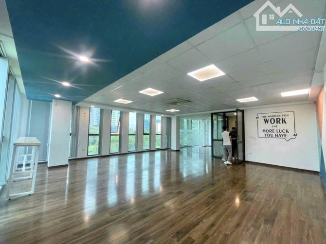 Cho thuê văn phòng mặt phố 2 thoáng Nguyễn Khánh Toàn 65m² giá 12tr/tháng
