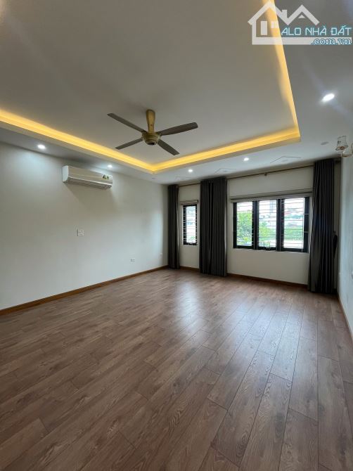 Cho thuê văn phòng Vạn Phúc, ngay gần ngã tư Vạn phúc- TỐ Hữu