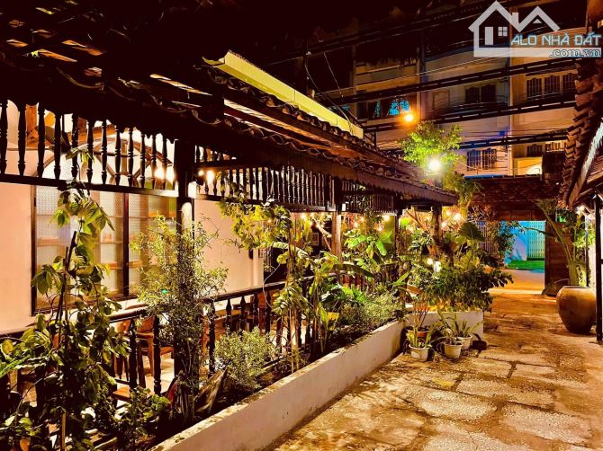 CHO THUÊ BIỆT THỰ SÂN VƯỜN KHU TÂN ĐỊNH, Q1 – DT 15x28M, TRỆT 1 LẦU – GIÁ 150 TRIỆU/THÁNG