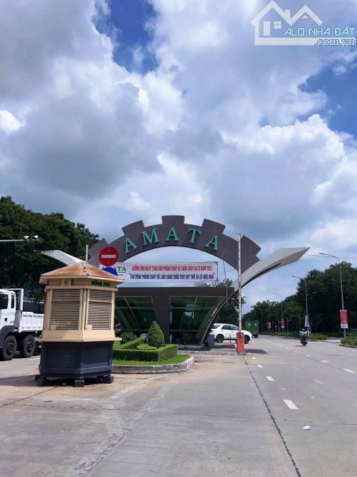 Cho thuê bãi xe rộng 2000m2 ngay đường 13 kcn Amata Long Bình Biên Hòa Giá Rẻ