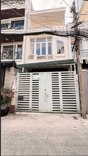 Nhà hẻm 8m Lạc Long Quân, 4.5x18 2 lầu, 4pn 3wc có sân rộng