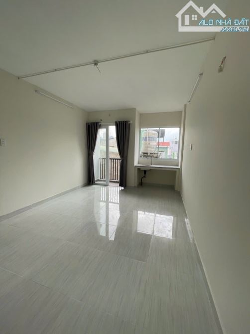 Cho thuê căn hộ Studio Ban công thoáng Q4 gần ĐH Luật, ĐH Nguyễn Tất Thành, cầu Khánh Hội