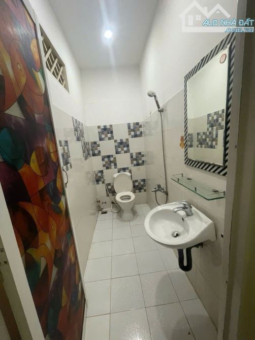 Cho thuê nhà nguyên căn hẻm xe hơi Nguyễn Văn Công P3, GV, 4x11, 1 lầu, 2pn, 2wc