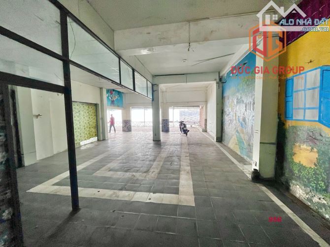 Cho thuê mặt bằng 300m2 đường cách mạng tháng 8 View bờ sông Giá 25 triệu