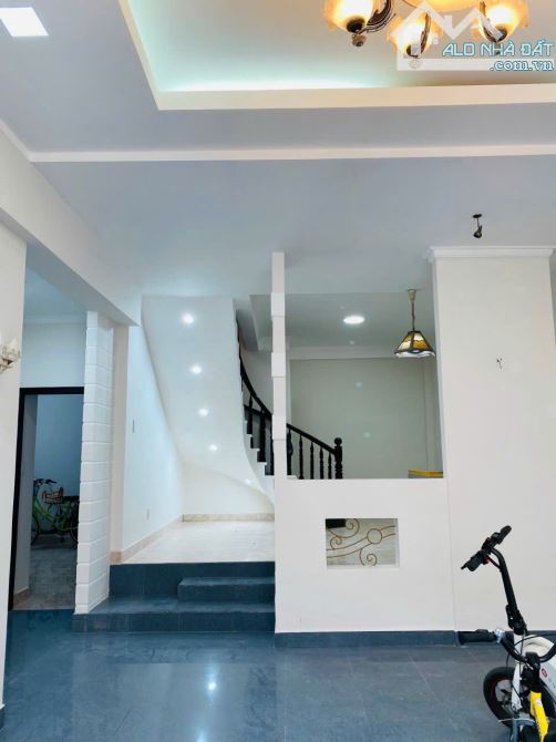 CHO THUÊ NHÀ GẦN CHỢ TÂN MAI, CÁCH PHẠM VĂN THUẬN 100M – 4PN – GIÁ 10 TRIỆU